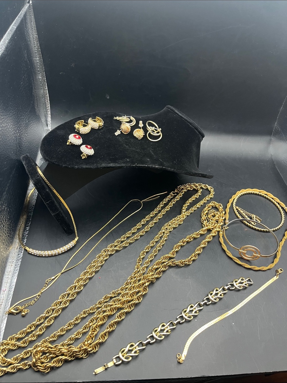 15 PC! Gold-Tone Mixed Lot Jewelry - Statement earrings Necklaces & Bracelets!